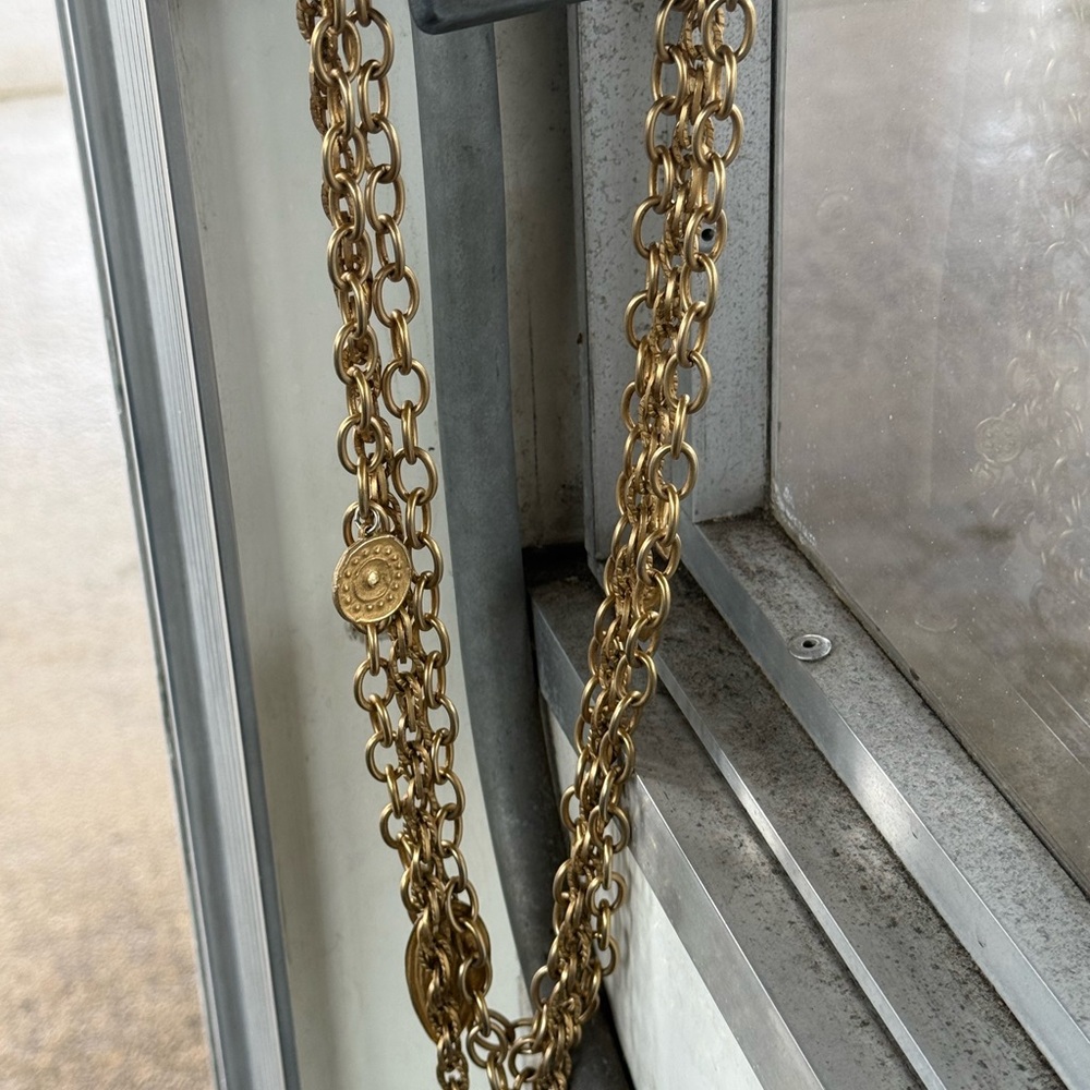 Gold Necklaces with Pendant Detail - Picture 2 of 3